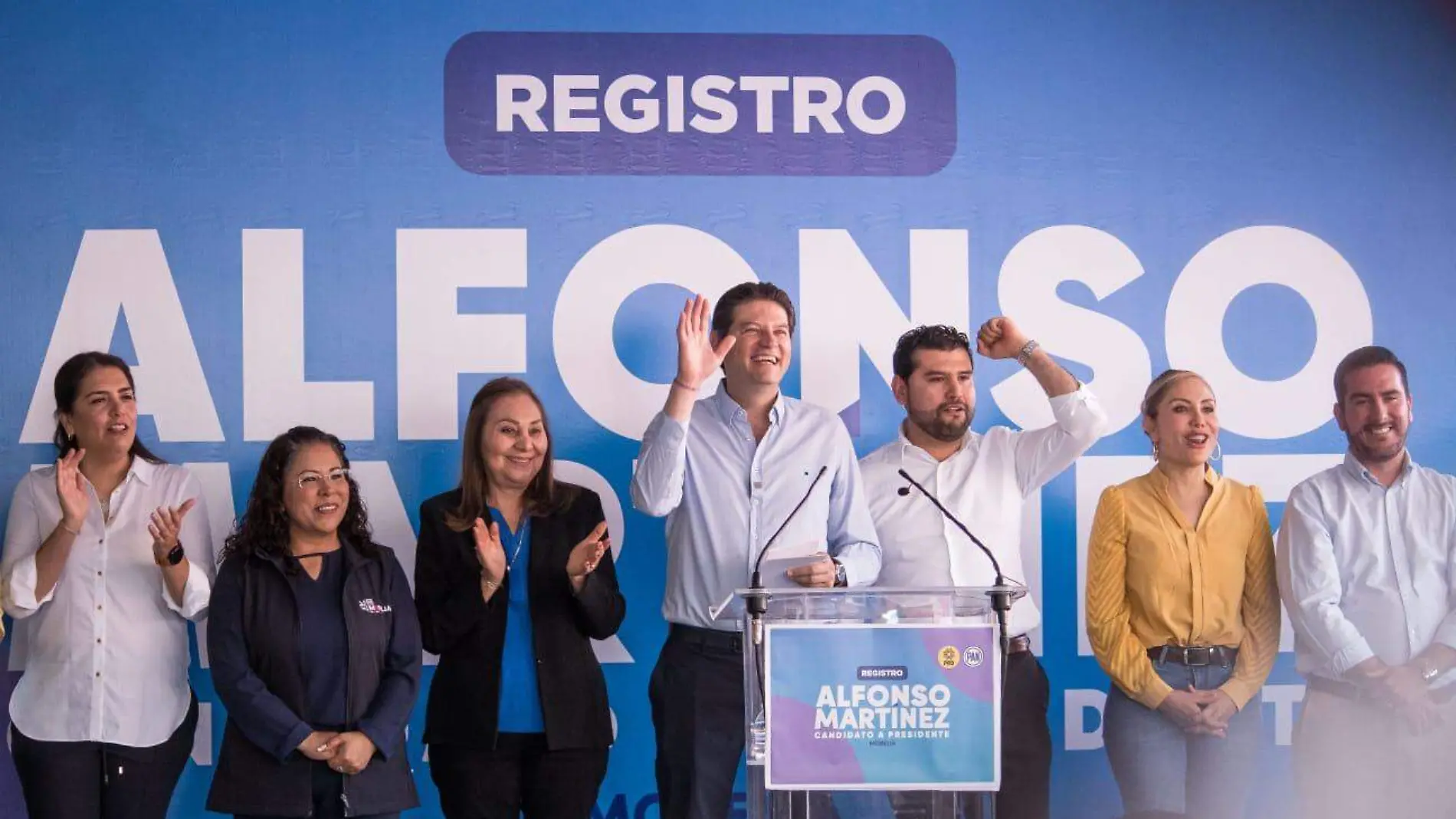 Alfonso Martínez y su equipo